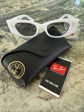 Ray-Ban NWT Women's White Cat Eye Sunglasses with Black Case